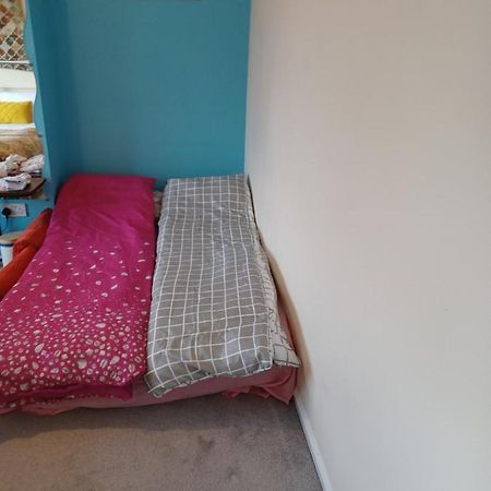 Stunning Homestay In Wolverhampton Bushbury Exterior photo
