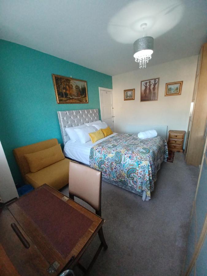 Stunning Homestay In Wolverhampton Bushbury Exterior photo