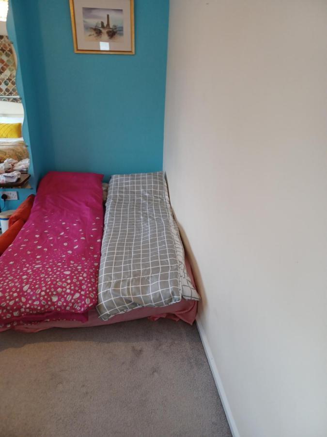 Stunning Homestay In Wolverhampton Bushbury Exterior photo